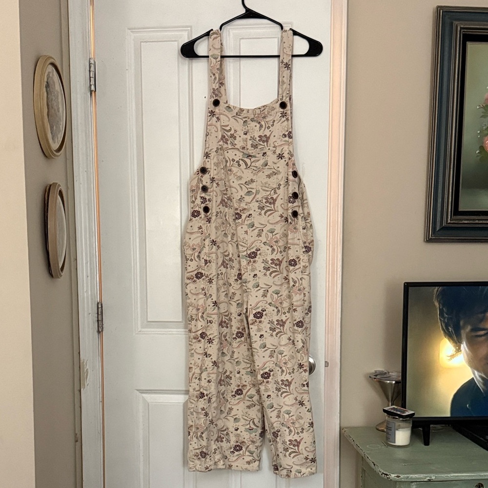 Easel Cream Floral Patterned jumpsuit - Picture 3 of 9